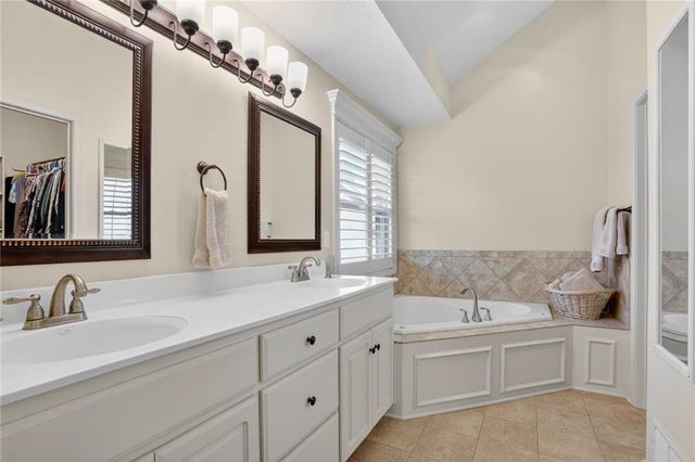 11107 N MADISON Court, Kansas City, MO 64155