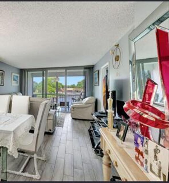 5860 NW 64th Avenue 201, Tamarac, FL 33319