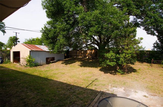 102 King Avenue, Howe, TX 75459