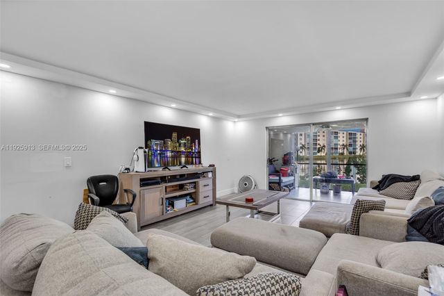 141 SE 3rd avenue 101, Dania Beach, FL 33004