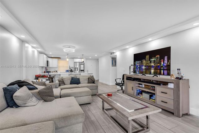 141 SE 3rd avenue 101, Dania Beach, FL 33004