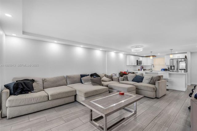 141 SE 3rd avenue 101, Dania Beach, FL 33004