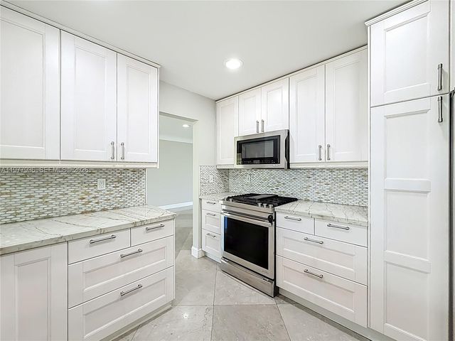 2770 NE 8th Ct, Pompano Beach, FL 33062