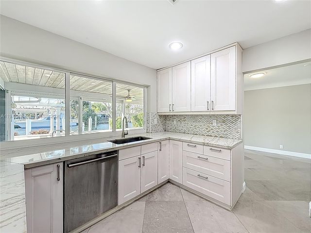 2770 NE 8th Ct, Pompano Beach, FL 33062