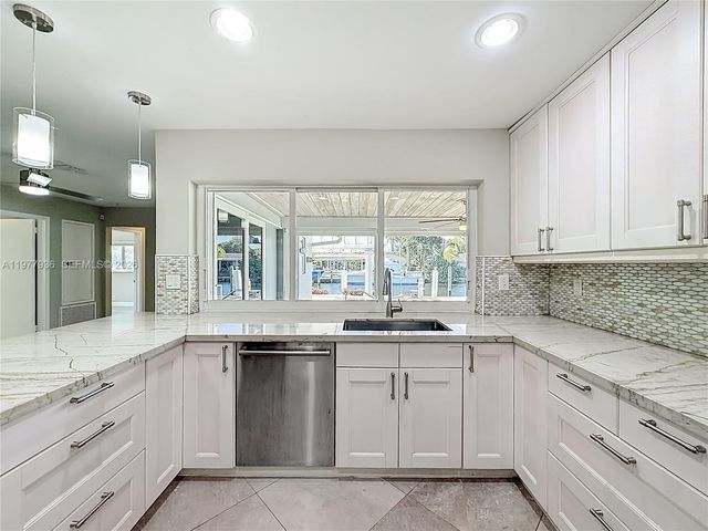 2770 NE 8th Ct, Pompano Beach, FL 33062