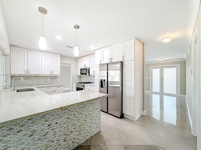 2770 NE 8th Ct, Pompano Beach, FL 33062