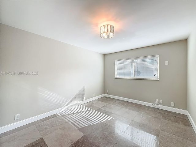 2770 NE 8th Ct, Pompano Beach, FL 33062