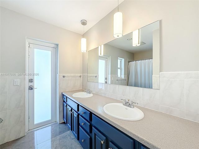 2770 NE 8th Ct, Pompano Beach, FL 33062