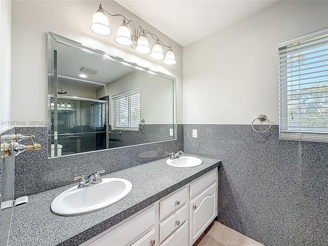 2770 NE 8th Ct, Pompano Beach, FL 33062