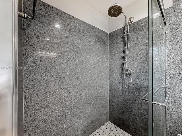 2770 NE 8th Ct, Pompano Beach, FL 33062