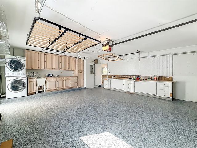 2770 NE 8th Ct, Pompano Beach, FL 33062