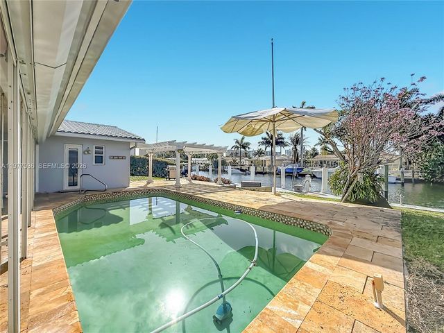 2770 NE 8th Ct, Pompano Beach, FL 33062