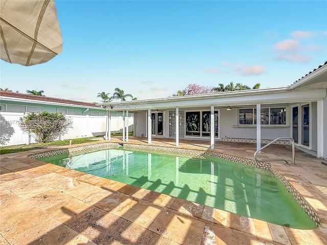 2770 NE 8th Ct, Pompano Beach, FL 33062