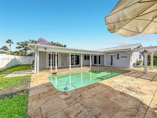 2770 NE 8th Ct, Pompano Beach, FL 33062