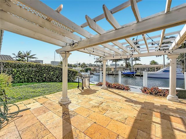 2770 NE 8th Ct, Pompano Beach, FL 33062