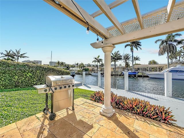 2770 NE 8th Ct, Pompano Beach, FL 33062