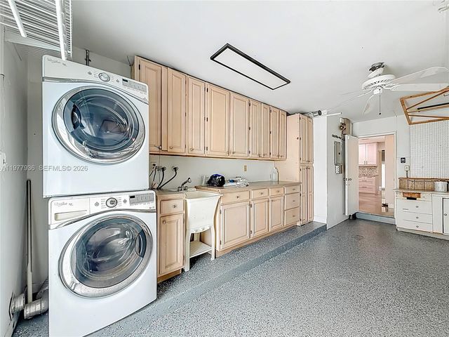 2770 NE 8th Ct, Pompano Beach, FL 33062