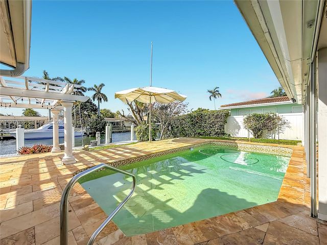 2770 NE 8th Ct, Pompano Beach, FL 33062