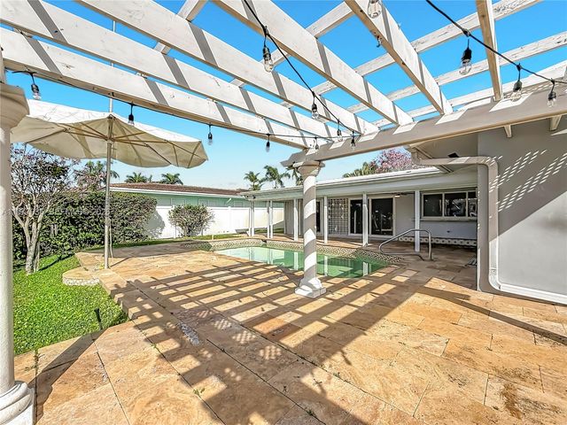 2770 NE 8th Ct, Pompano Beach, FL 33062