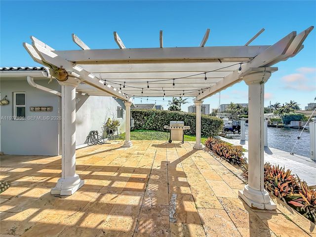 2770 NE 8th Ct, Pompano Beach, FL 33062