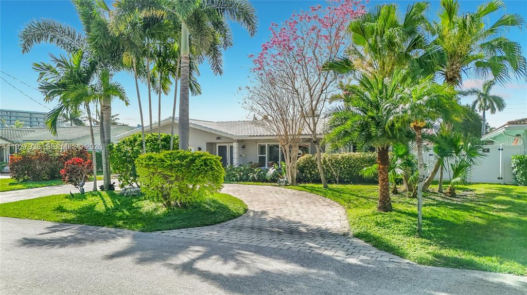 2770 NE 8th Ct, Pompano Beach, FL 33062