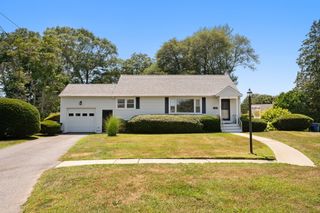 8 Sunset Drive, Waterford, CT 06385