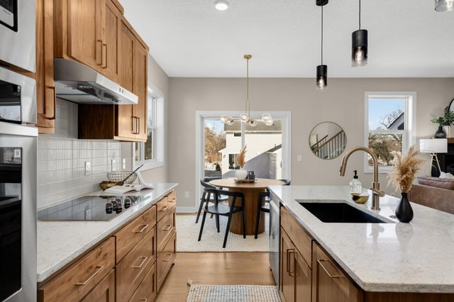 2164 Eustis, Roseville, MN 55113