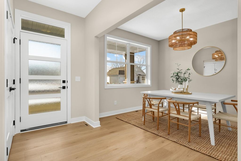 2164 Eustis, Roseville, MN 55113 — photo 2
