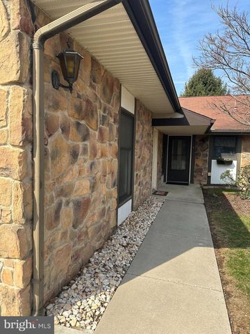8 ABBEY COURT, Carlisle, PA 17015