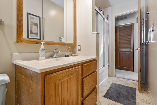 739 DELPHIA Avenue, Elk Grove Village, IL 60007