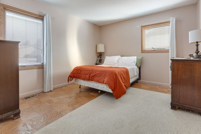 739 DELPHIA Avenue, Elk Grove Village, IL 60007