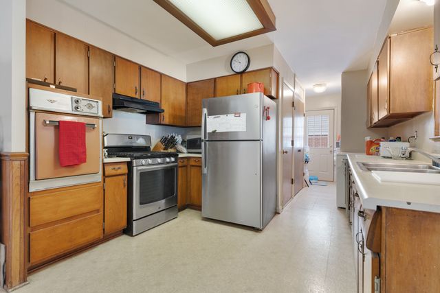 739 DELPHIA Avenue, Elk Grove Village, IL 60007