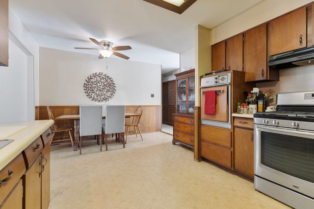 739 DELPHIA Avenue, Elk Grove Village, IL 60007