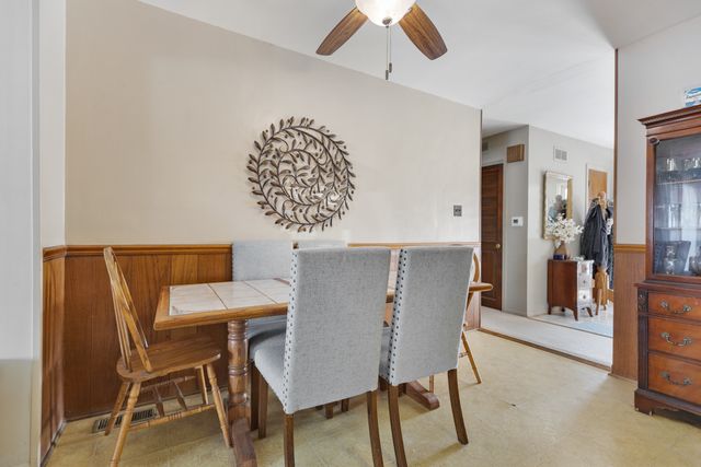 739 DELPHIA Avenue, Elk Grove Village, IL 60007