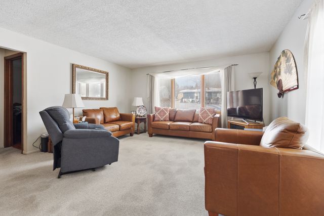 739 DELPHIA Avenue, Elk Grove Village, IL 60007