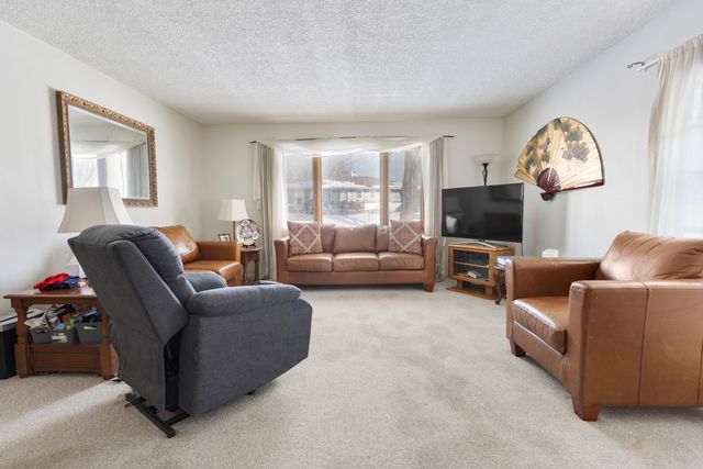 739 DELPHIA Avenue, Elk Grove Village, IL 60007