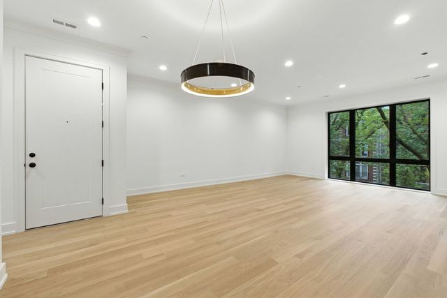 1455 W Melrose Street 1, Chicago, IL 60657