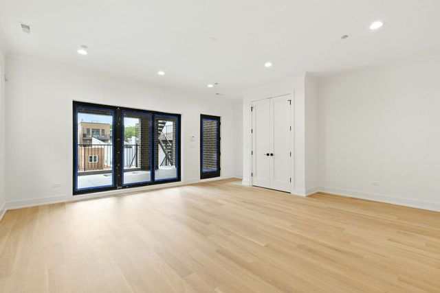 1455 W Melrose Street 1, Chicago, IL 60657