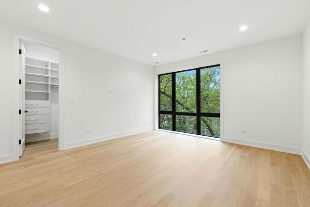 1455 W Melrose Street 1, Chicago, IL 60657