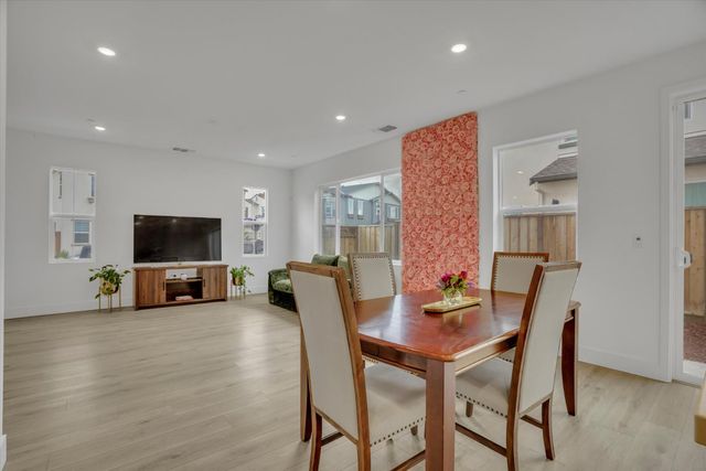 61 W San Diego Dr, Mountain House, CA 95391