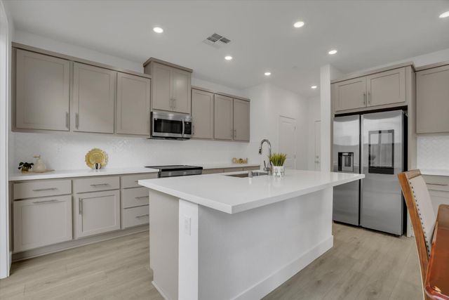 61 W San Diego Dr, Mountain House, CA 95391