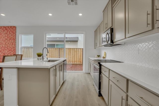 61 W San Diego Dr, Mountain House, CA 95391
