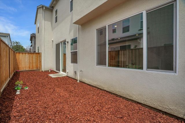 61 W San Diego Dr, Mountain House, CA 95391