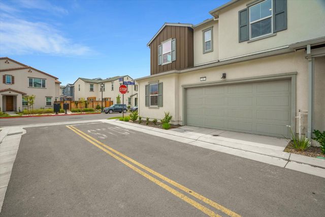 61 W San Diego Dr, Mountain House, CA 95391
