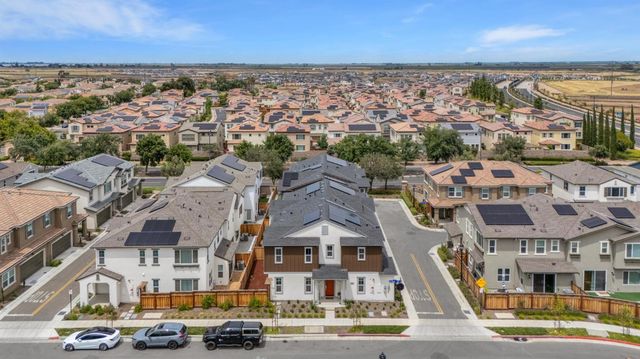 61 W San Diego Dr, Mountain House, CA 95391
