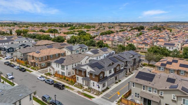 61 W San Diego Dr, Mountain House, CA 95391