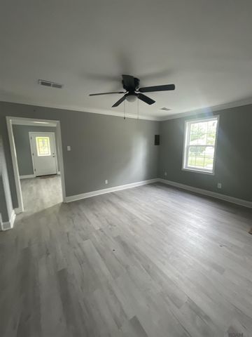 5520 Linden St, Baton Rouge, LA 70805