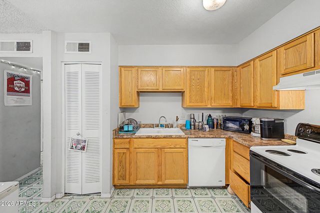 830 S DOBSON Road 11, Mesa, AZ 85202