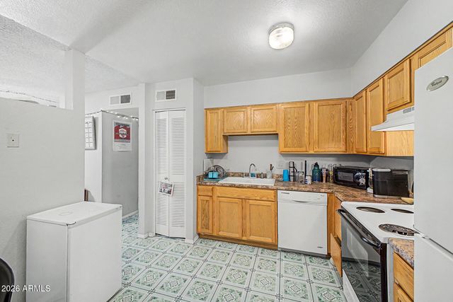 830 S DOBSON Road 11, Mesa, AZ 85202