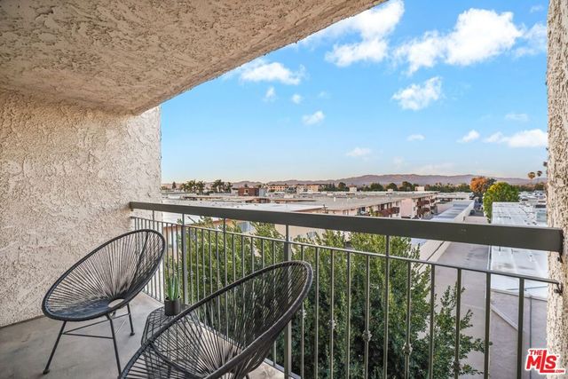 5333 Zelzah Avenue 338, Encino, CA 91316